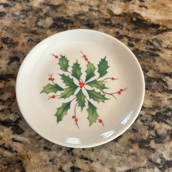 LENOX Holiday Oil Bottle Gift Set, new in box - Picture 2 of 4